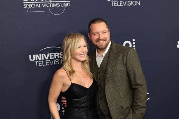 Is Kelli Giddish still married?