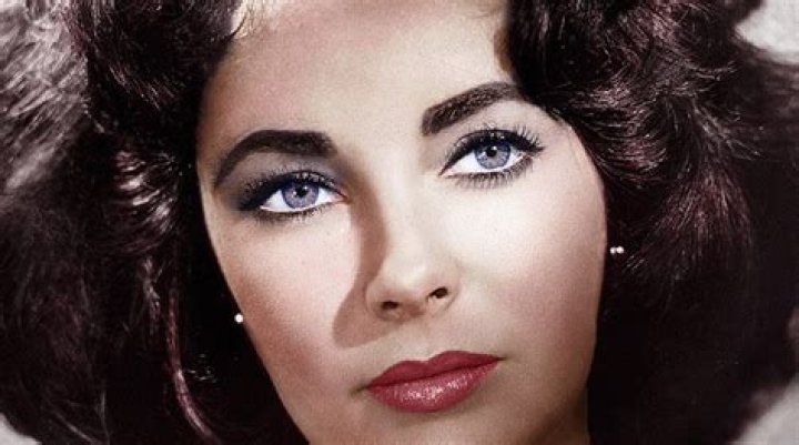 What colour was Elizabeth Taylor's eyes?